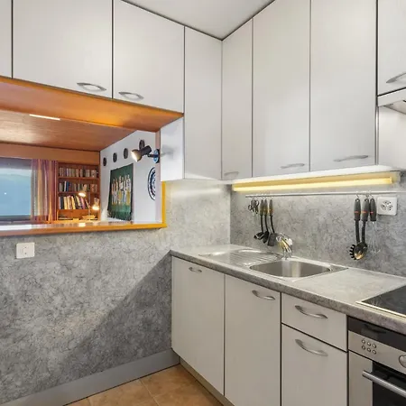 Gemeaux 205 Sur La Place Du Village A Avec Vue Sur Les Alpes Appartement *